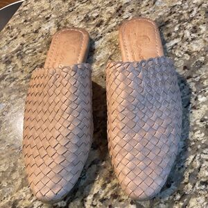 Skein leather woven slides